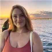 Profesora graduada en Psicología en la Universidad de Granada